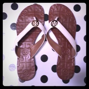 Tory Burch flip flop in white, size 6